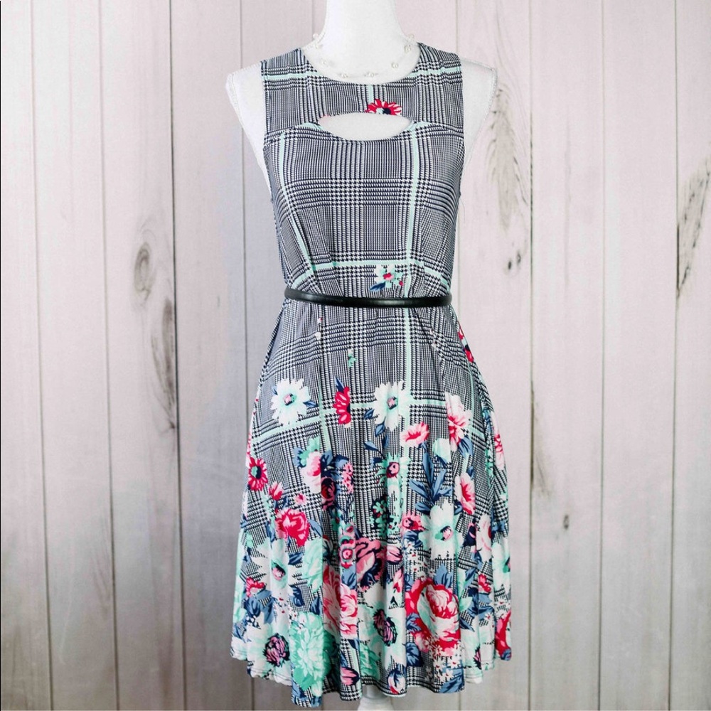 The Charlotte Dress- floral cutout neckline dress - Picture 6 of 9